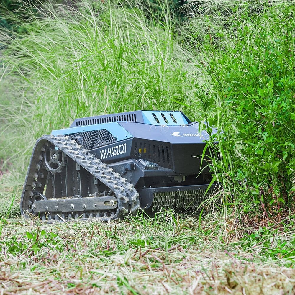 Tondeuse radiocommandée KOHAM KH-LM2427B dans des herbes hautes